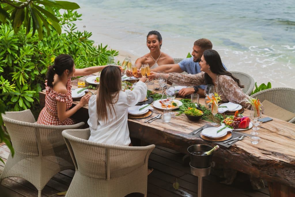 BEACH TABLE